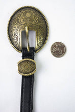 Load image into Gallery viewer, Oval Embossed Vintage Buckle Belt ðŸ¤