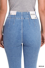Load image into Gallery viewer, Pintuck Detailed Waist Flare Denim Pants