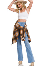 Load image into Gallery viewer, Pintuck Detailed Waist Flare Denim Pants