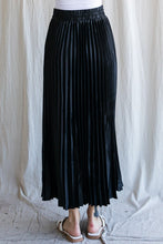 Load image into Gallery viewer, Solid Pleated Josie Skirt
