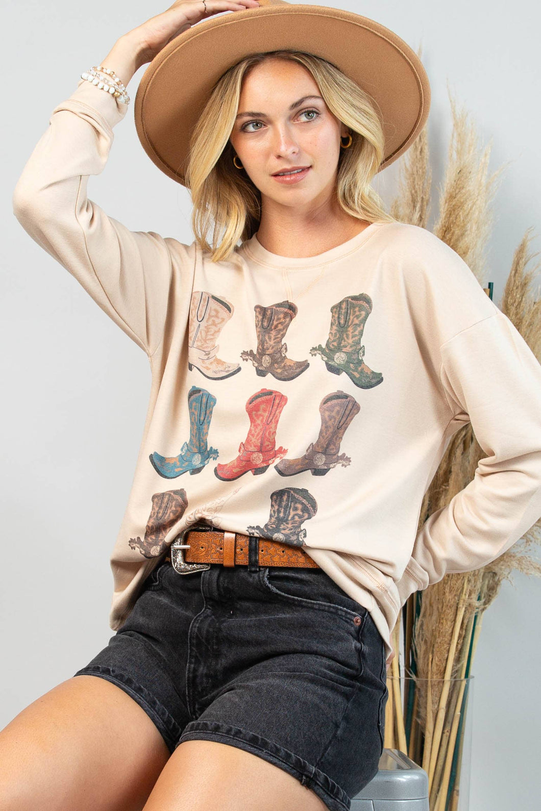 KACY WESTERN BOOOTS GRAPHIC SWEATSHIRT