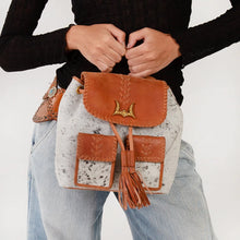 Load image into Gallery viewer, Jerona Medium Backpack
