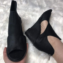 Load image into Gallery viewer, Peep Toe Zipper Wedges
