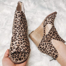 Load image into Gallery viewer, Peep Toe Zipper Wedges
