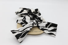 Load image into Gallery viewer, Hair Scrunchie With Tie
