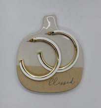 Load image into Gallery viewer, Gold Detail Hoop Earrings
