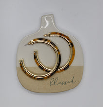 Load image into Gallery viewer, Gold Detail Hoop Earrings
