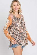 Load image into Gallery viewer, Contrast Stripe Panel Animal Print Top
