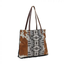 Load image into Gallery viewer, Ailyak Tote Bag
