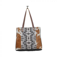 Load image into Gallery viewer, Ailyak Tote Bag
